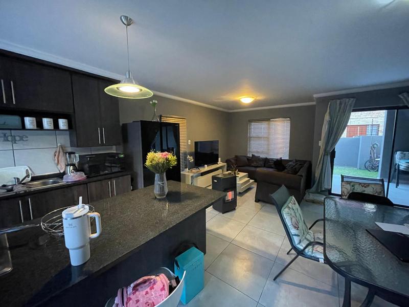 2 Bedroom Property for Sale in Kannoniers Park North West